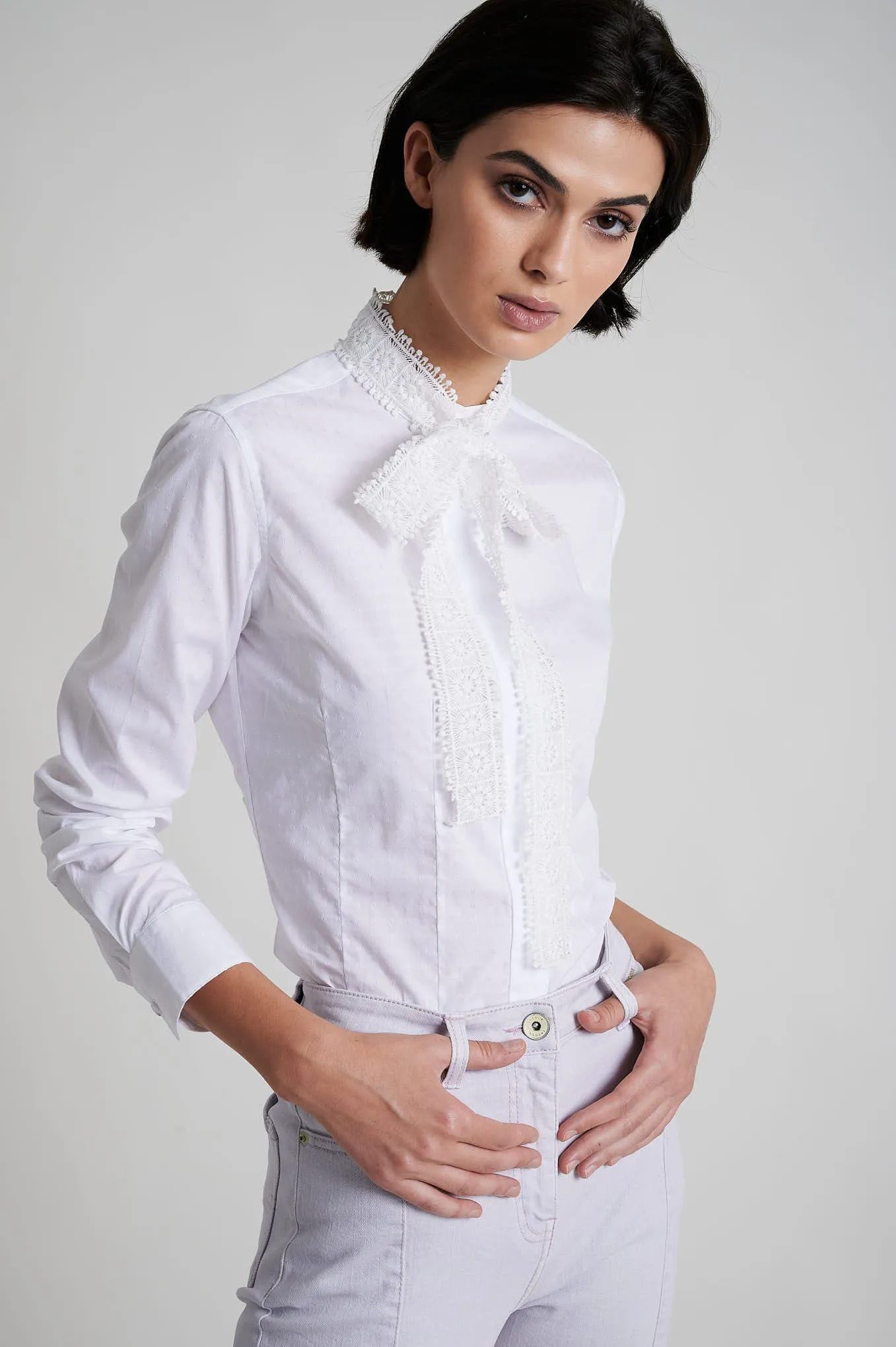 100% cotton shirt with ribbon lace at collar